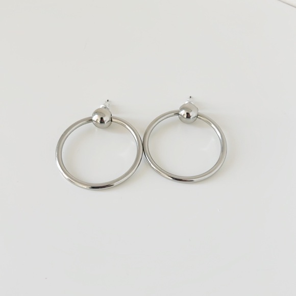 Silver 90’s Style Hoop Earrings - Picture 4 of 4